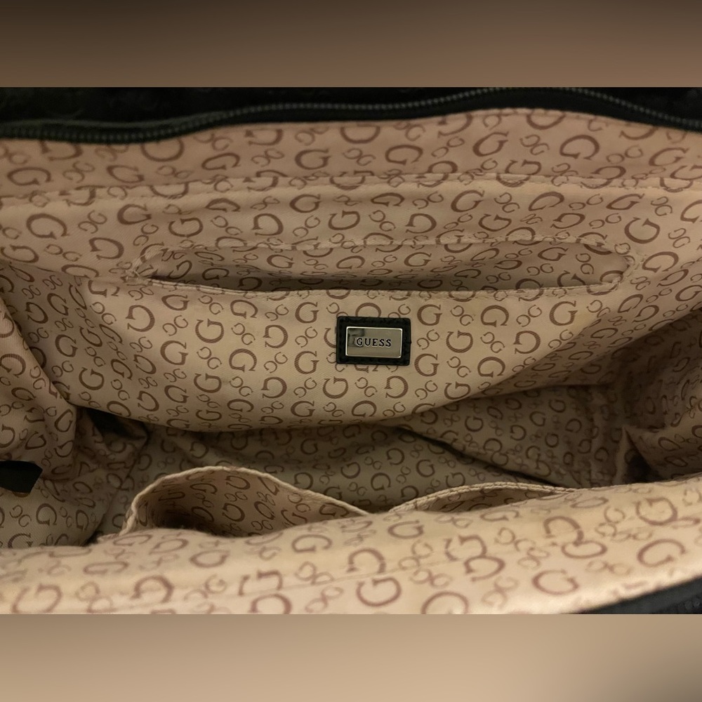 Guess purse - Picture 11 of 13